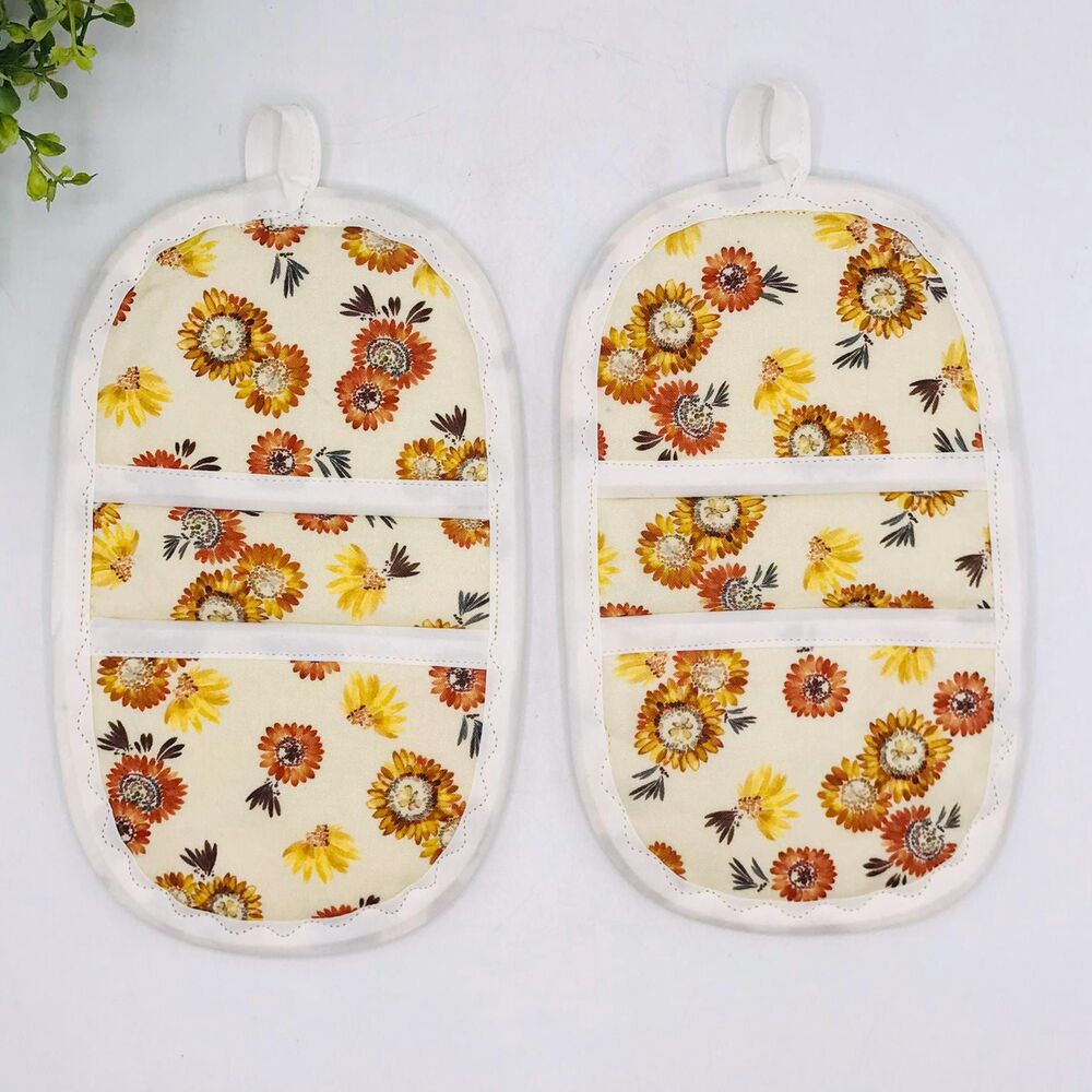 Set of 2 Finger Hotpad Potholders Neutral Strawflowers, 2 Piece Baking Set